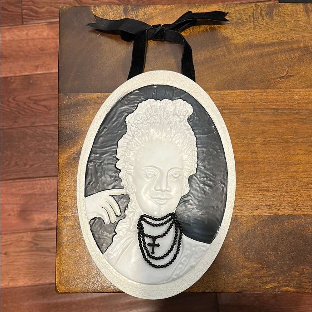 Ashland Giant Cameo Wall Decor